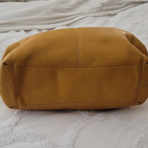 EUC Coach Large Lexy Squash Leather Shoulder Bag - Picture 7 of 13